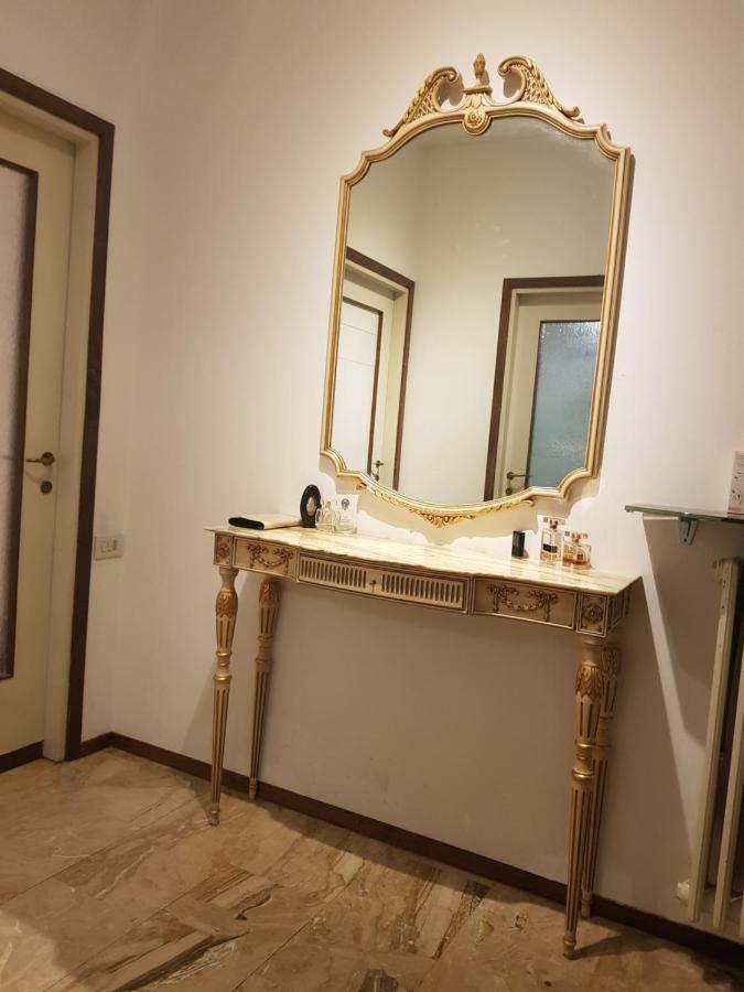 Big In Private Appartament, Close To The Station And Center Of Gjestgiverier *